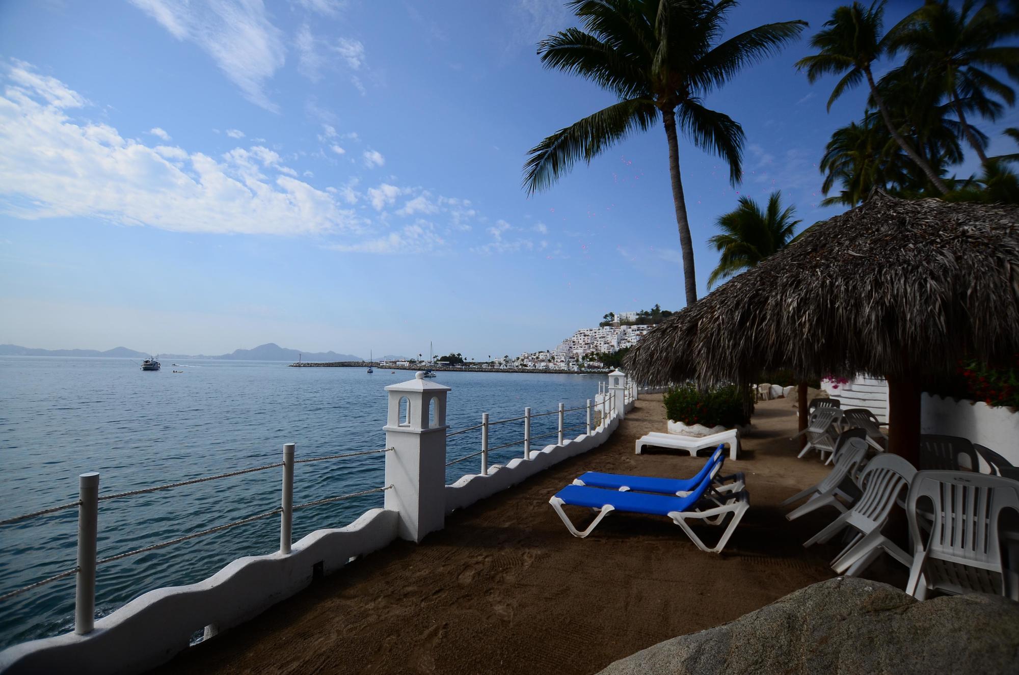 Dolphin Cove Inn Manzanillo Exterior foto